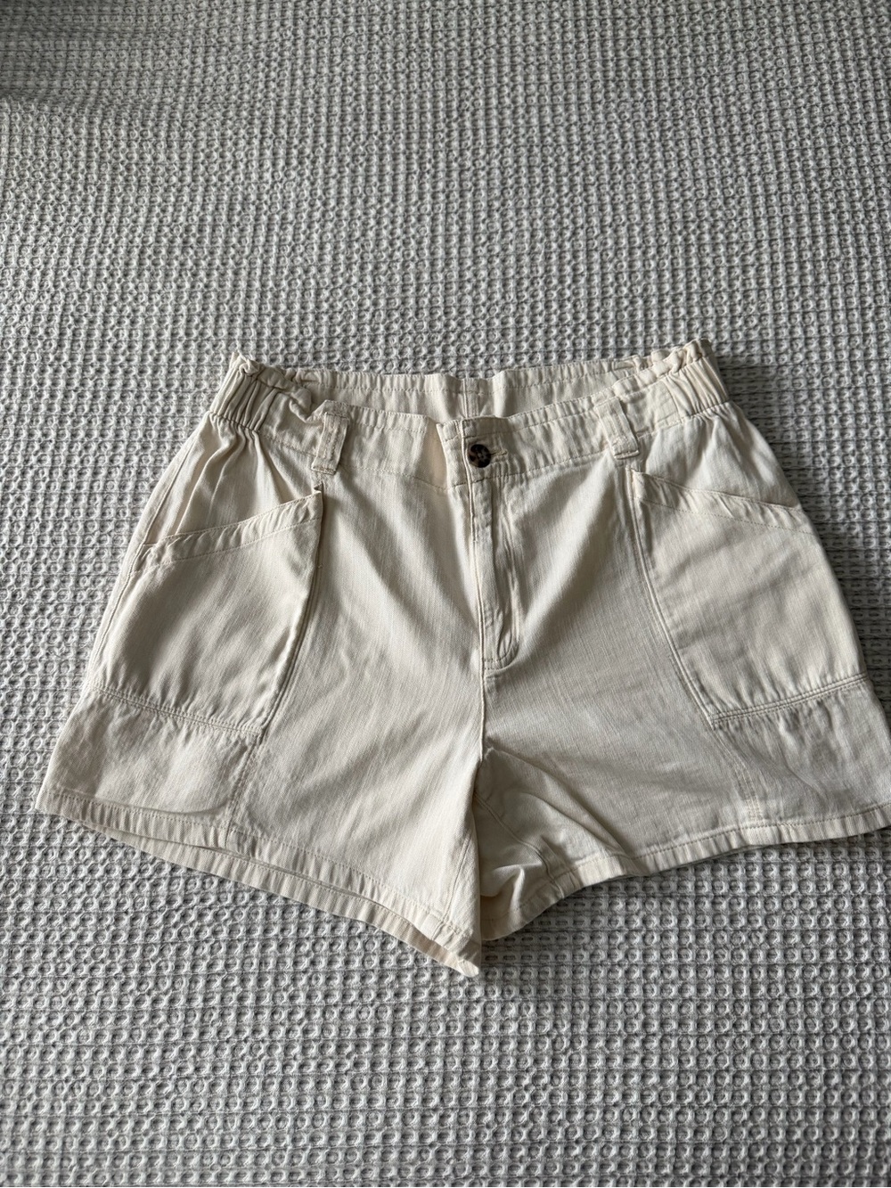 Old Navy Light Cream Utility Cargo Shorts